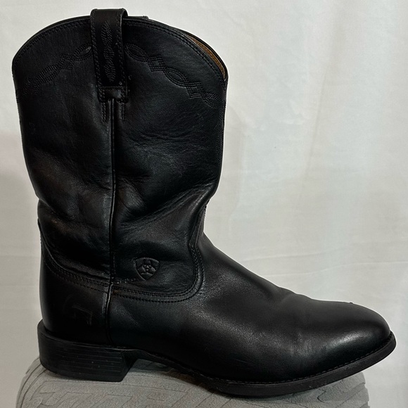 Ariat Black Cowboy Western Boots Sleek Leather Design - Picture 3 of 6